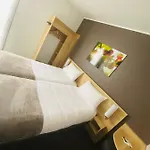 Wood Bordeaux Aeroport 2*