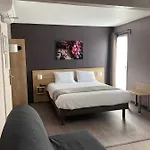 Wood Bordeaux Aeroport Hotel