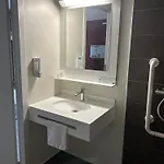 Wood Bordeaux Aeroport 2*