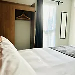 Wood Bordeaux Aeroport Hotel