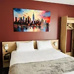 Wood Bordeaux Aeroport Hotel 2*