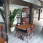 Wood Bordeaux Aeroport 2*