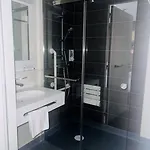 Wood Bordeaux Aeroport Hotell 2*