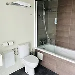 Wood Bordeaux Aeroport Hotel 2*