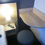 Wood Bordeaux Aeroport 2*