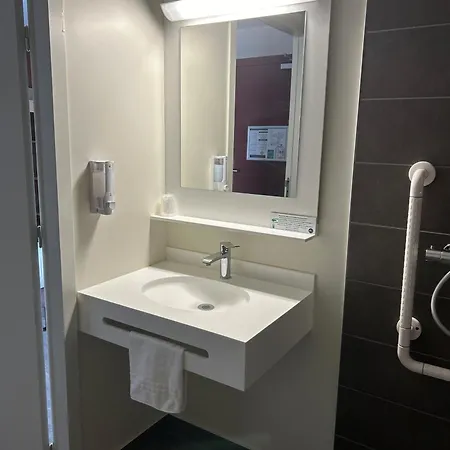 Wood Bordeaux Aeroport 2*