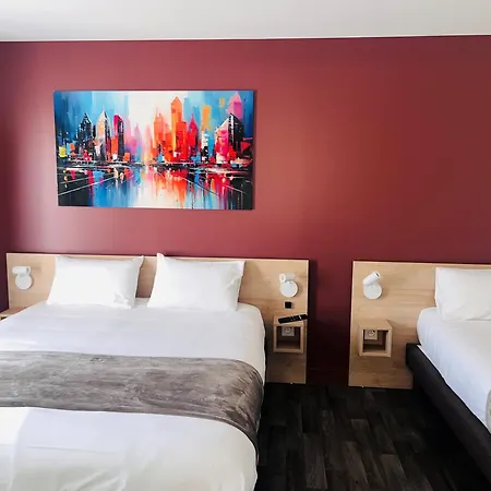 Wood Bordeaux Aeroport Hotel 2*