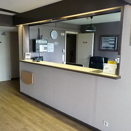 Wood Bordeaux Aeroport Hotel