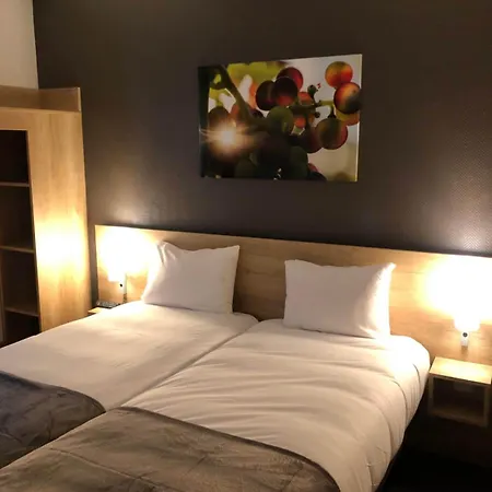 Wood Bordeaux Aéroport Hotel 2*