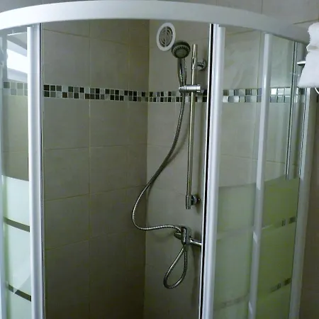 Wood Bordeaux Aeroport Hotel