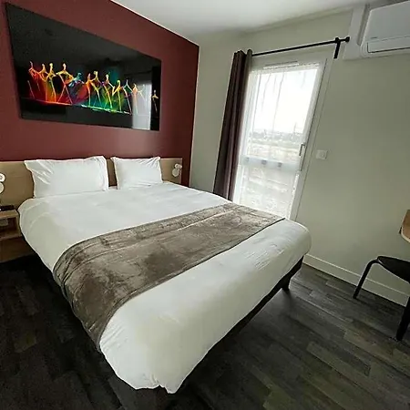 Wood Bordeaux Aeroport Hotel 2*