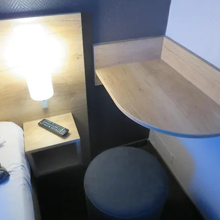 Wood Bordeaux Aeroport 2*
