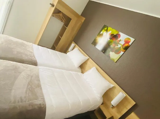 Wood Bordeaux Aeroport 2*