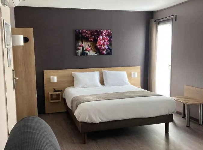 Wood Bordeaux Aeroport Hotel