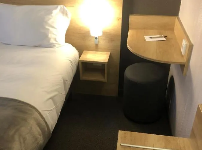 Wood Bordeaux Aeroport 2*