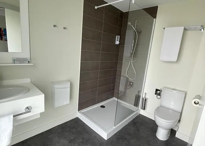 Wood Bordeaux Aeroport Hotel