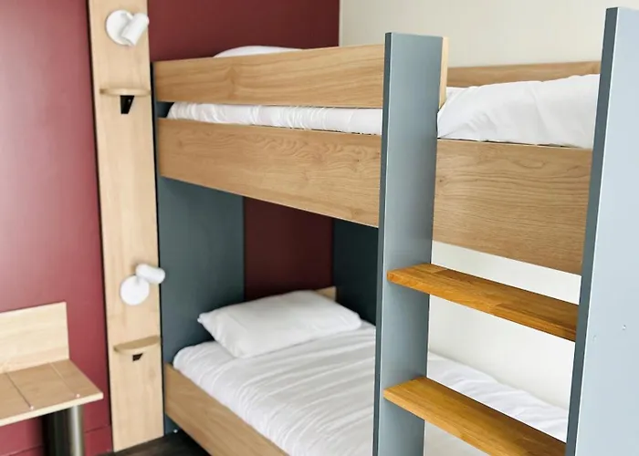 Wood Bordeaux Aeroport Hotel 2*