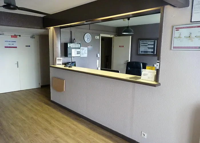 Wood Bordeaux Aeroport Hotel