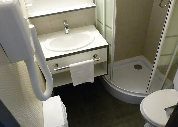 Wood Bordeaux Aeroport Hotel