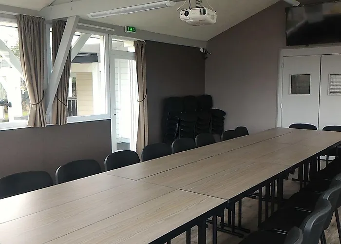 Wood Bordeaux Aeroport Hotel