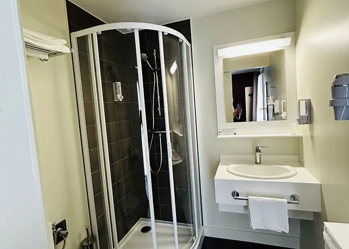 Wood Bordeaux Aeroport Hotel