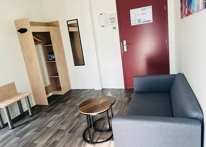 Wood Bordeaux Aeroport Hotel 2*